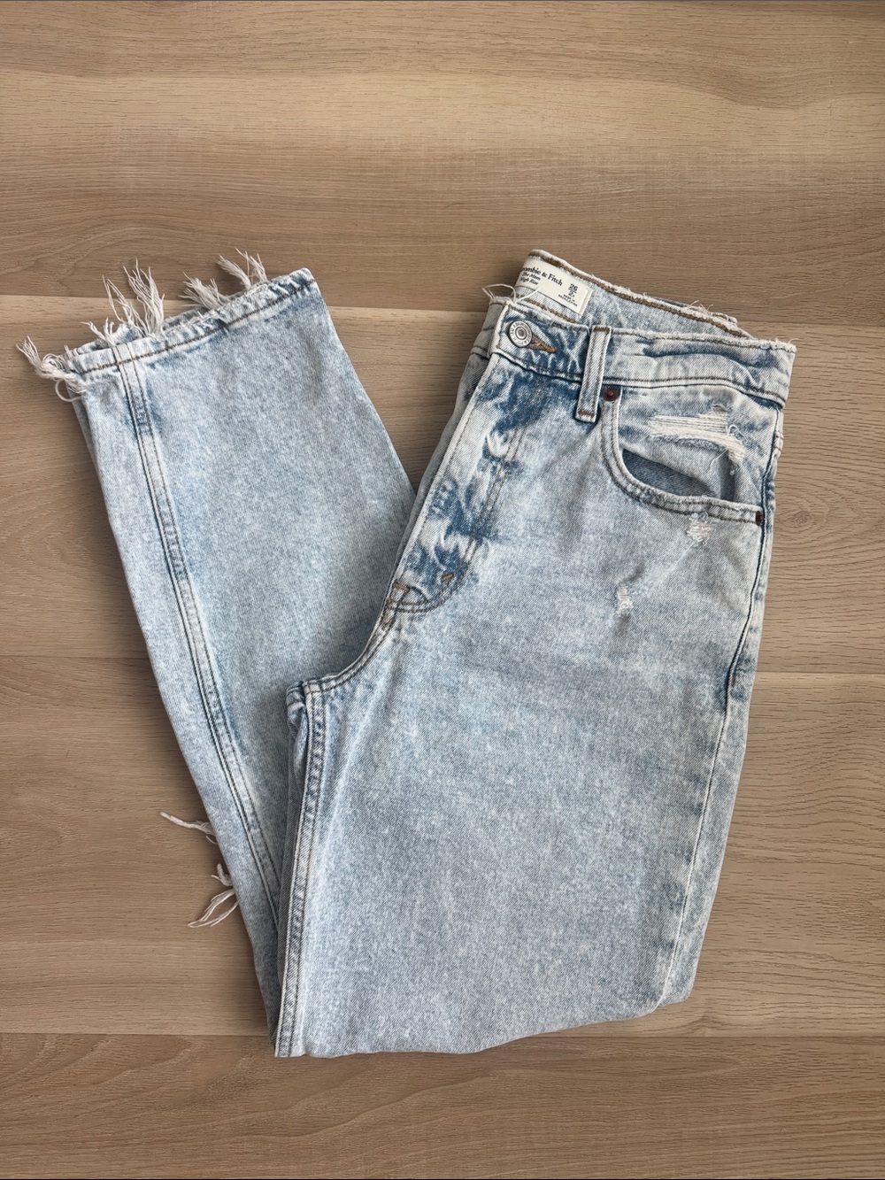 A&F - The Mom High Rise Jeans